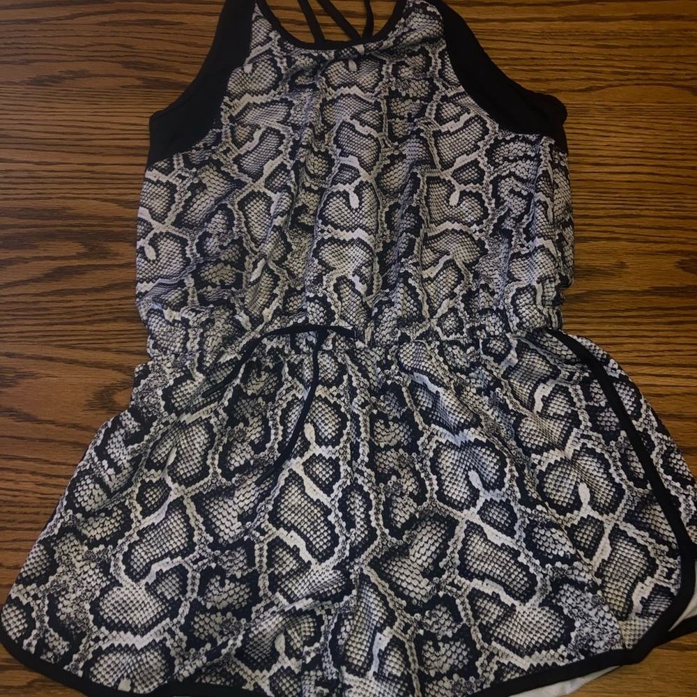 Girls sz 14/16 xl snake skin print stretchy romper